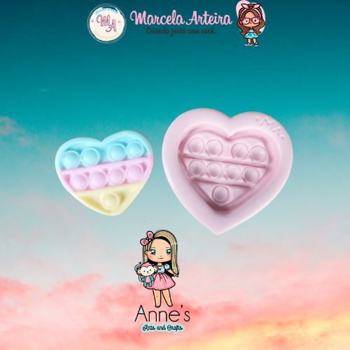810 - Silicone Mold Pop It Coracao M - Medium Heart Pop It - Marcela Arteira Collection